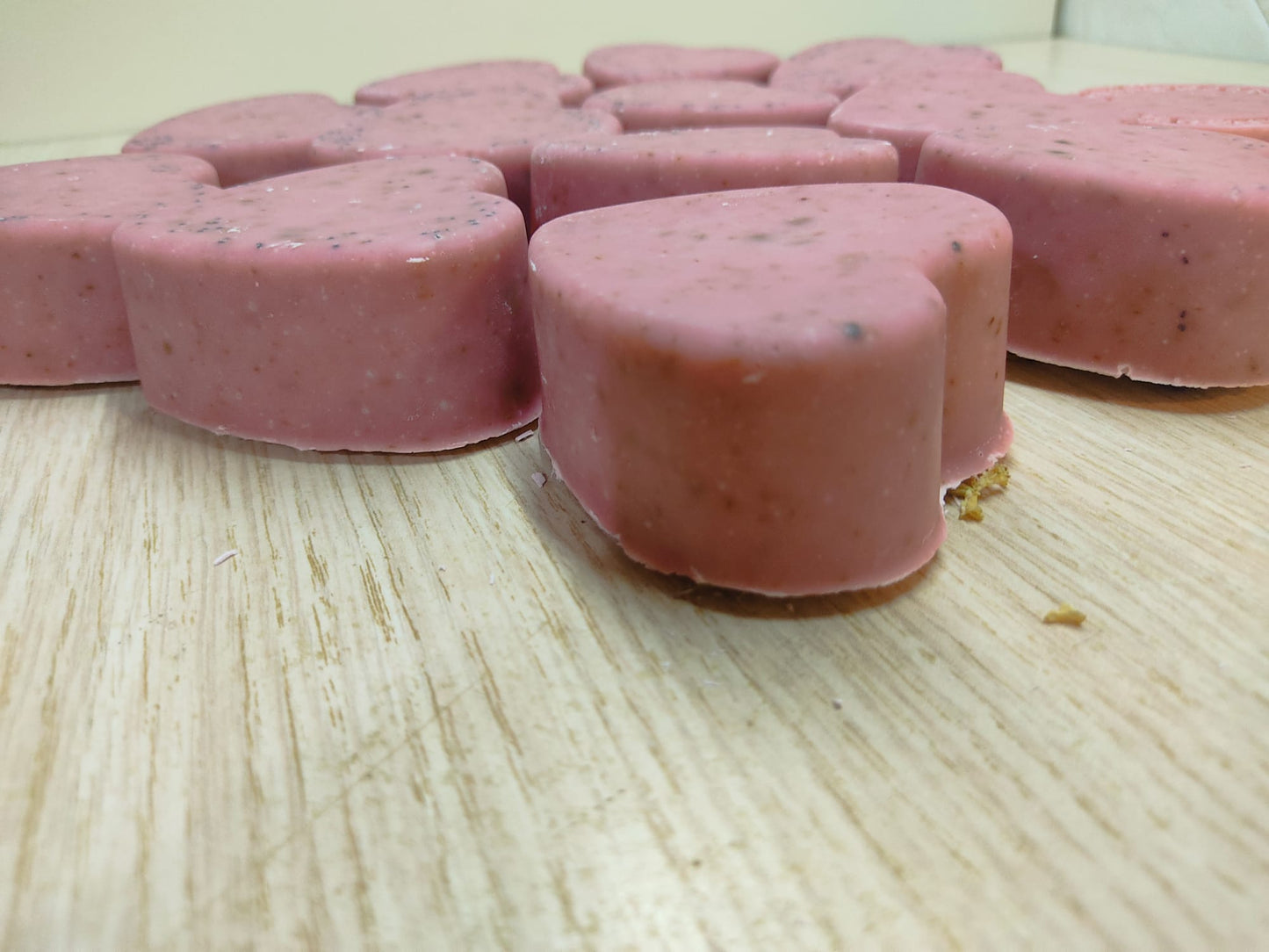 SAPONE MAGICO ATTRAE AMORE, FATTO A MANO realizzato con le erbe e olii essenziali selezionate per aiutare la persona ad apparire più attraente con il SESSO opposto, attira l'attenzione verso di te.