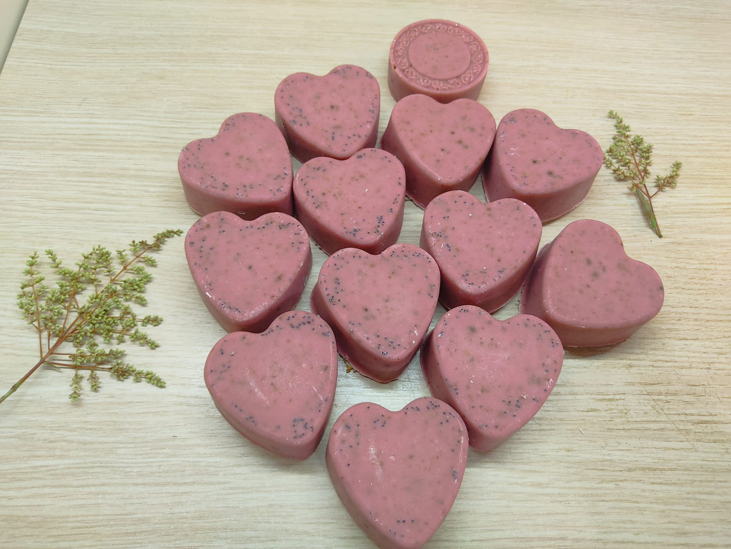 SAPONE MAGICO ATTRAE AMORE, FATTO A MANO realizzato con le erbe e olii essenziali selezionate per aiutare la persona ad apparire più attraente con il SESSO opposto, attira l'attenzione verso di te.