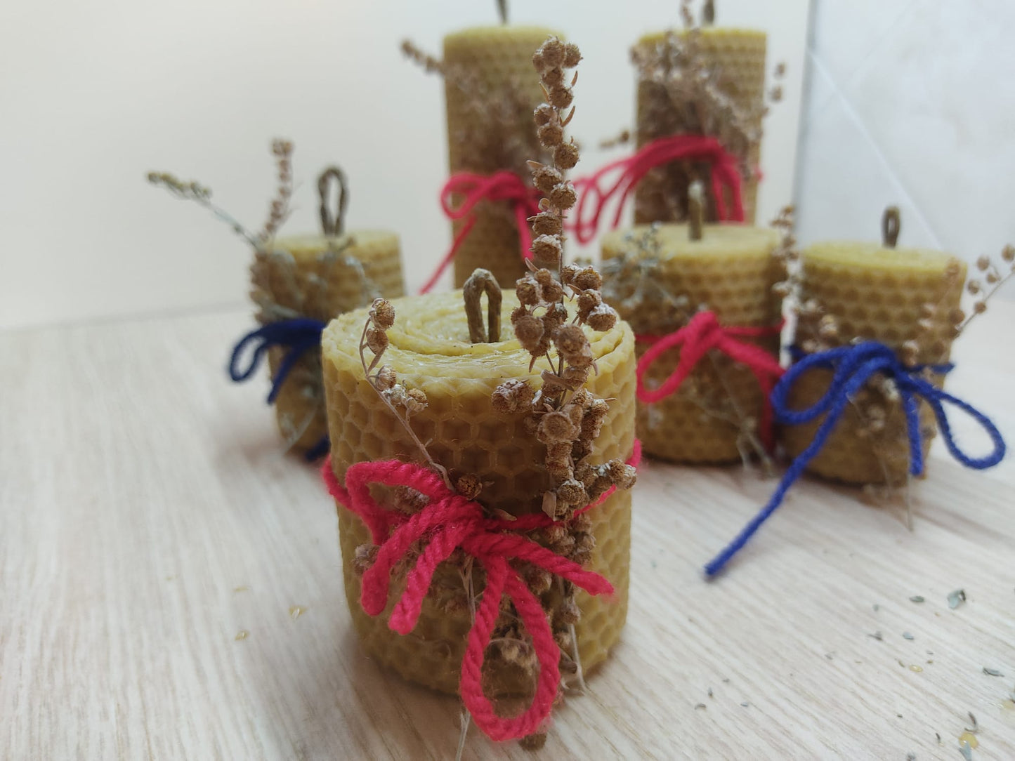 CANDELE MAGICHE PURIFICANTI FATTE A MANO con cera d'api 100%, realizzate con le erbe purificanti Forti e olii essenziali. Aiutano ad allontanare energie negative e puliscono in profondità CAMPO MAGNETICO della persona dando un sollievo immediato.