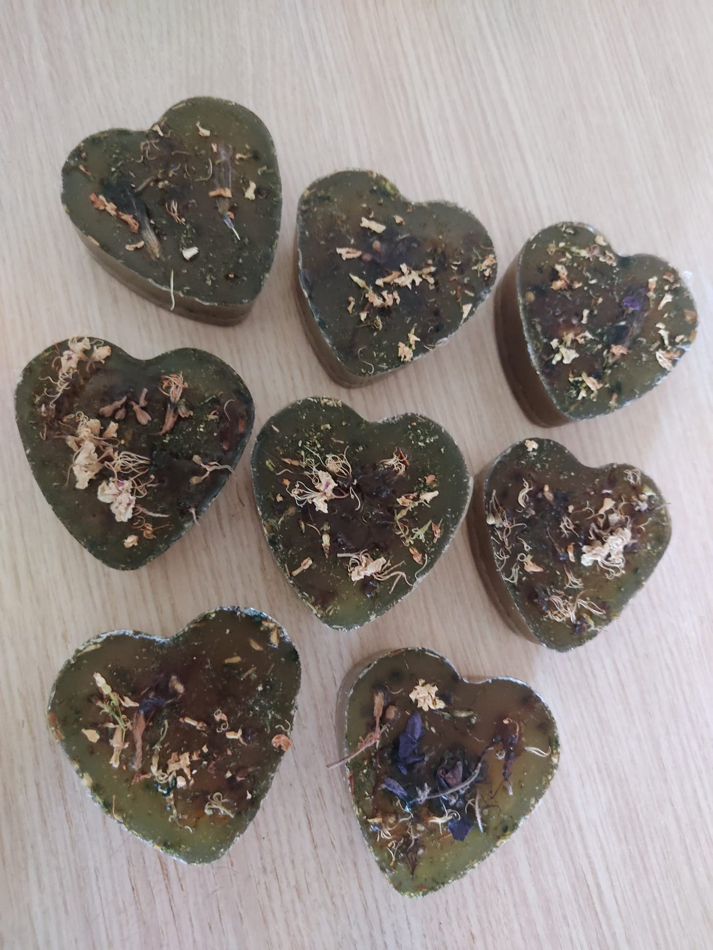SAPONE MAGICO ATTRAE AMORE, FATTO A MANO realizzato con le erbe e olii essenziali selezionate per aiutare la persona ad apparire più attraente con il SESSO opposto, attira l'attenzione verso di te.