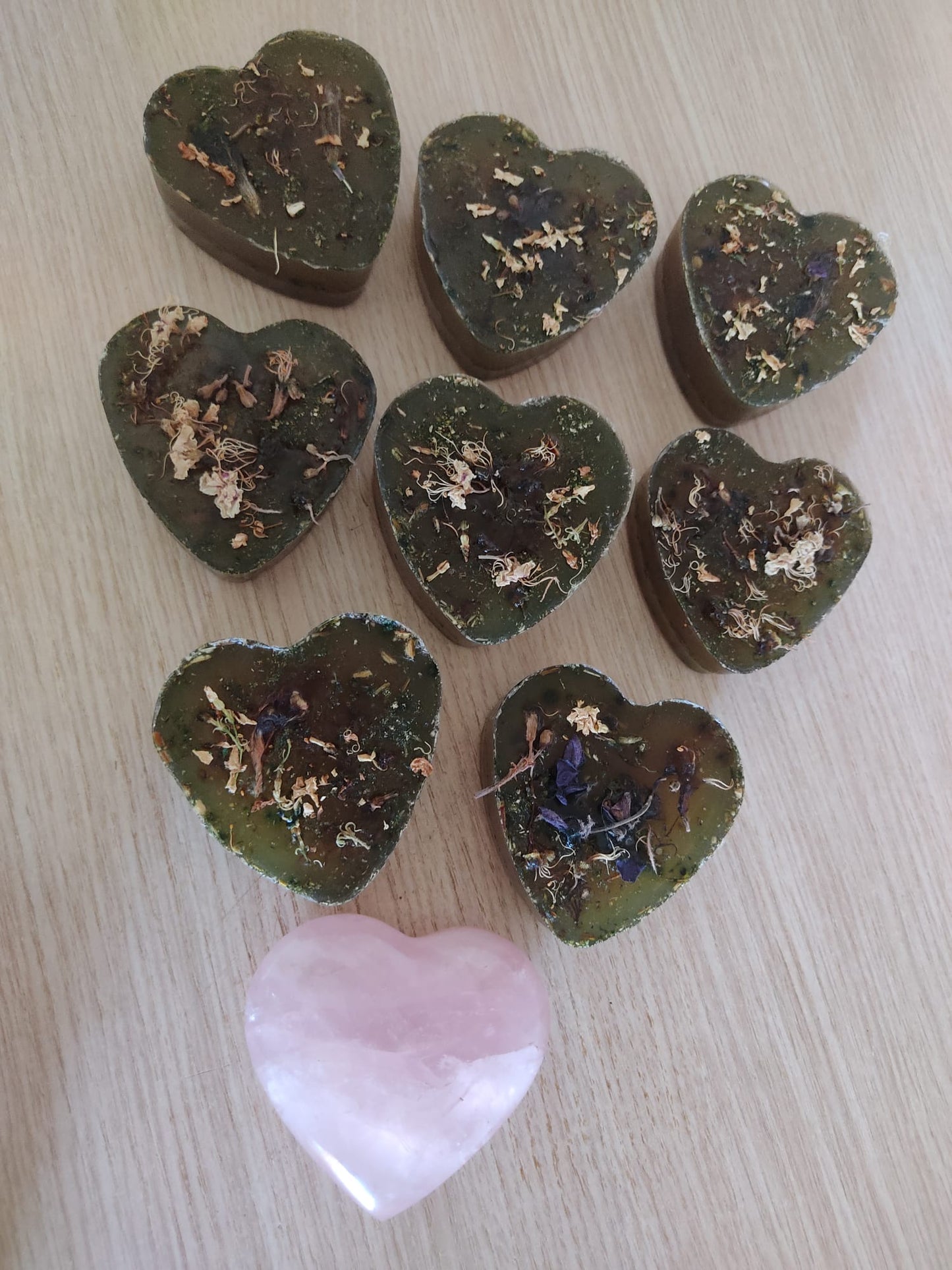 SAPONE MAGICO ATTRAE AMORE, FATTO A MANO realizzato con le erbe e olii essenziali selezionate per aiutare la persona ad apparire più attraente con il SESSO opposto, attira l'attenzione verso di te.