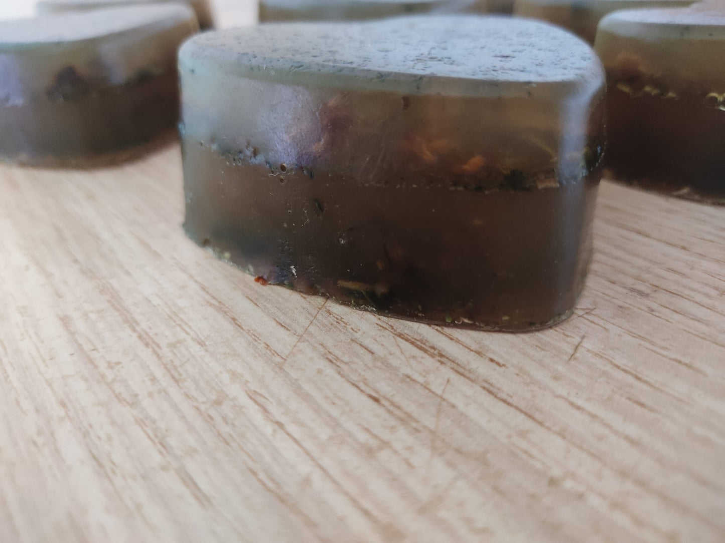 SAPONE MAGICO ATTRAE AMORE, FATTO A MANO realizzato con le erbe e olii essenziali selezionate per aiutare la persona ad apparire più attraente con il SESSO opposto, attira l'attenzione verso di te.