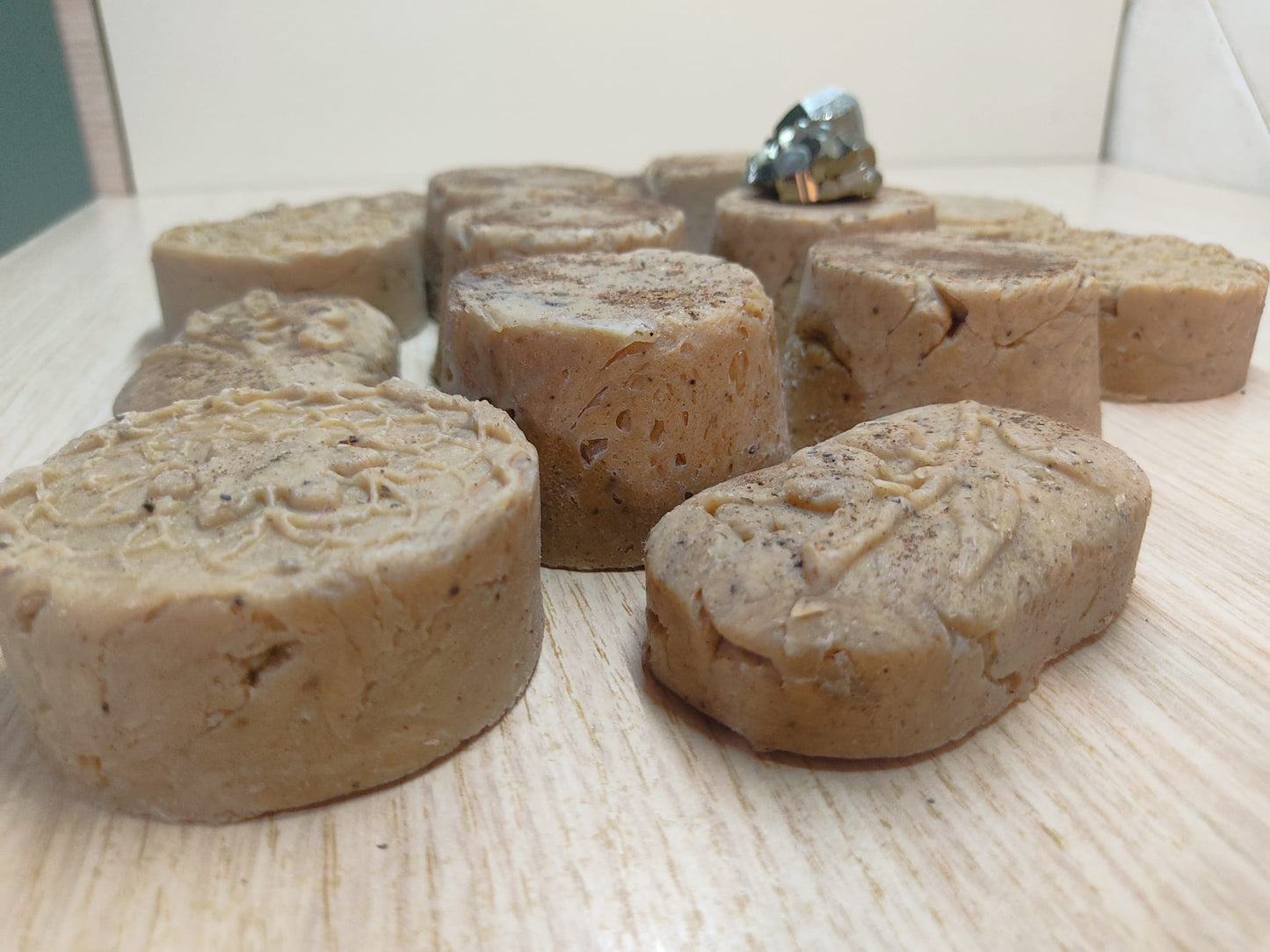 SAPONE MAGICO ATTRAE DENARO,FATTO A MANO con erbe e olii essenziali selezionate per aprire i canali di ABBONDANZA e prosperità,caricato con la fase lunare della LUNA PIENA aprendo le porte ad altre possibilità di GUADAGNO.