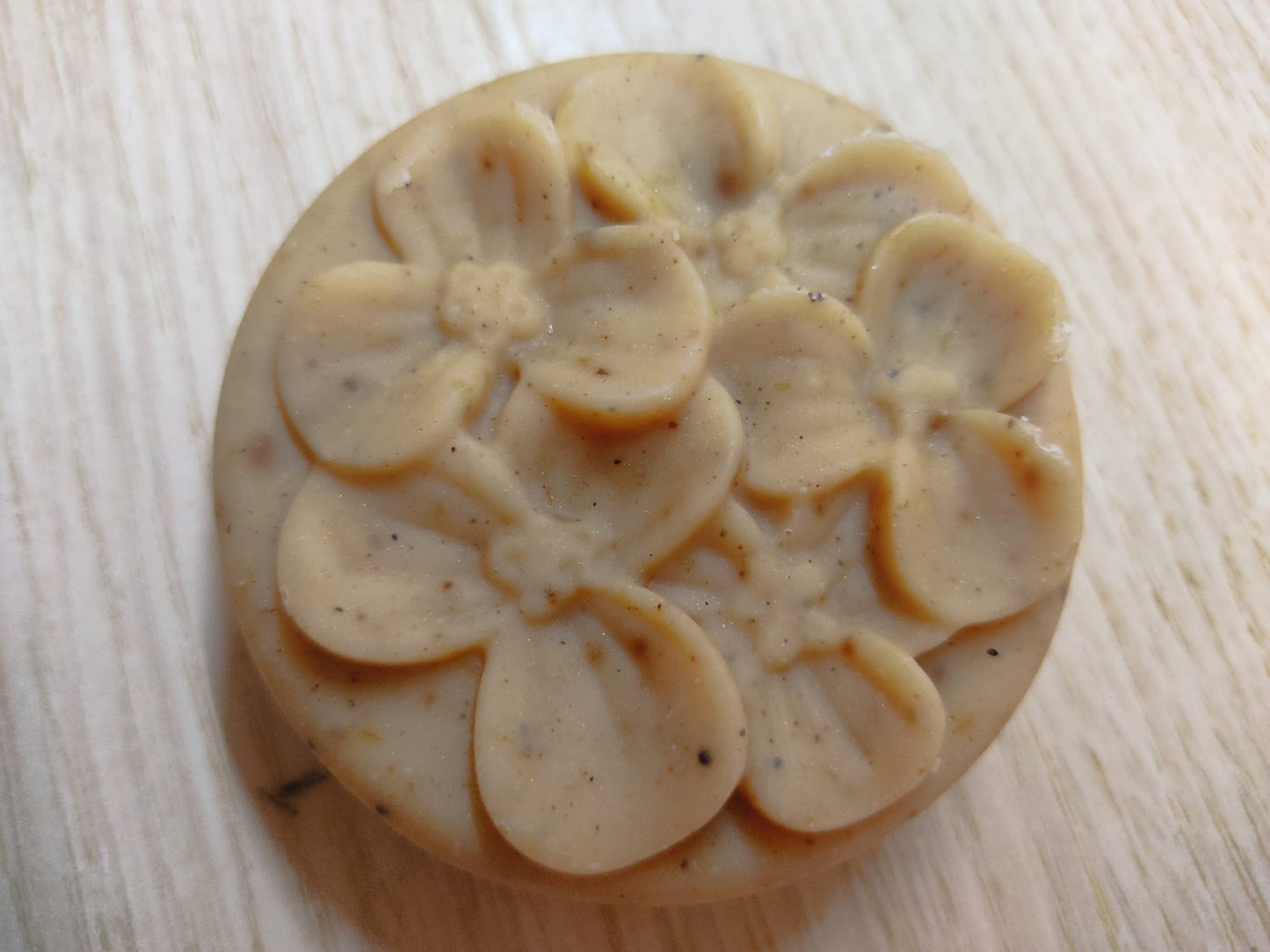 SAPONE MAGICO ATTRAE DENARO,FATTO A MANO con erbe e olii essenziali selezionate per aprire i canali di ABBONDANZA e prosperità,caricato con la fase lunare della LUNA PIENA aprendo le porte ad altre possibilità di GUADAGNO.