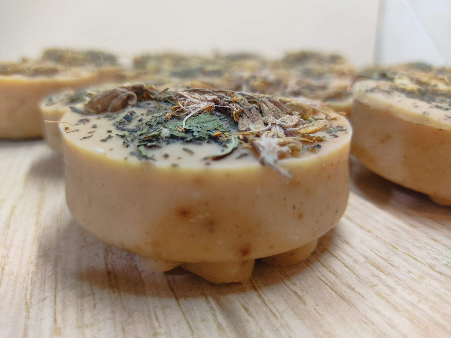 SAPONE MAGICO ATTRAE DENARO,FATTO A MANO con erbe e olii essenziali selezionate per aprire i canali di ABBONDANZA e prosperità,caricato con la fase lunare della LUNA PIENA aprendo le porte ad altre possibilità di GUADAGNO.