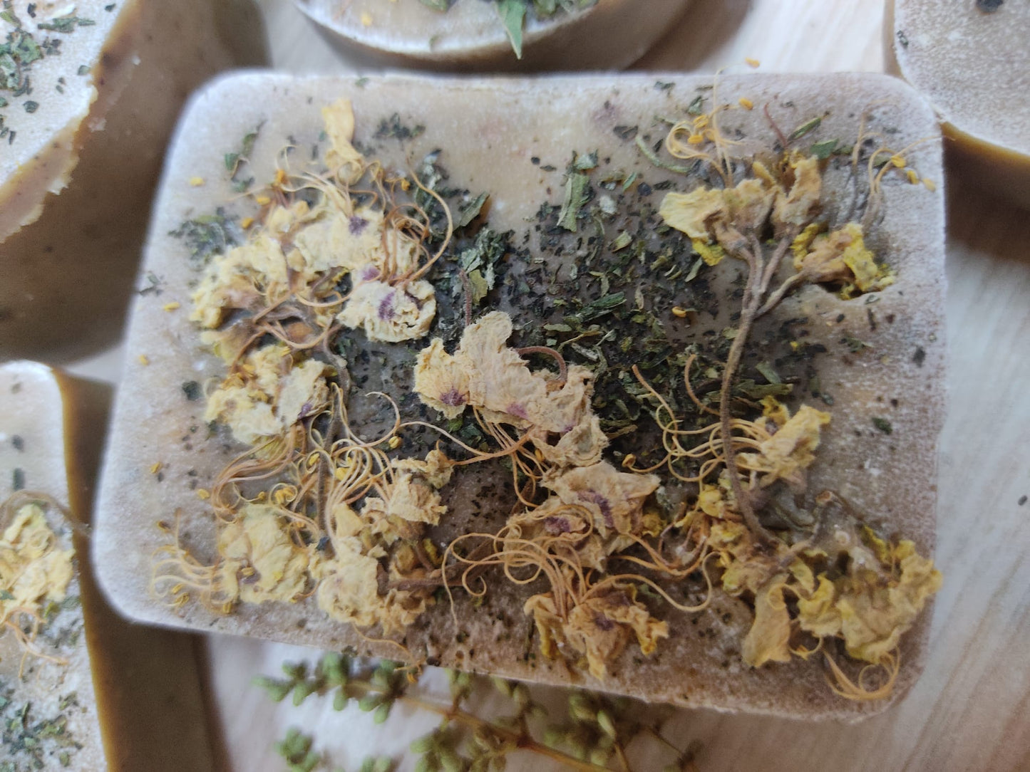 SAPONE MAGICO ATTRAE DENARO,FATTO A MANO con erbe e olii essenziali selezionate per aprire i canali di ABBONDANZA e prosperità,caricato con la fase lunare della LUNA PIENA aprendo le porte ad altre possibilità di GUADAGNO.