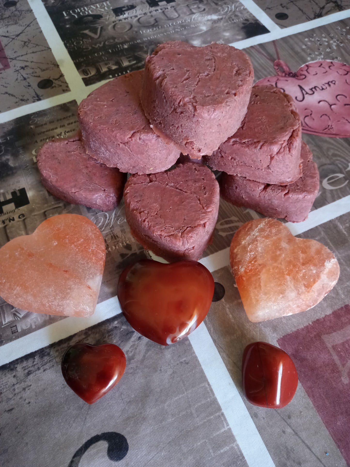SAPONE MAGICO ATTRAE AMORE, FATTO A MANO realizzato con le erbe e olii essenziali selezionate per aiutare la persona ad apparire più attraente con il SESSO opposto, attira l'attenzione verso di te.