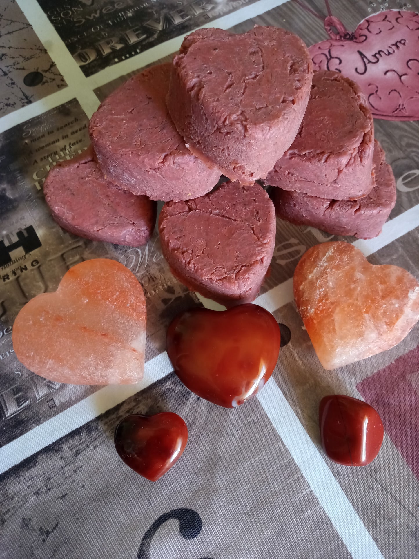 SAPONE MAGICO ATTRAE AMORE, FATTO A MANO realizzato con le erbe e olii essenziali selezionate per aiutare la persona ad apparire più attraente con il SESSO opposto, attira l'attenzione verso di te.